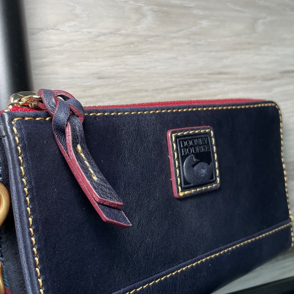 NWT- Dooney & Bourke Florentine Leather Folded Zip Wristlet, Navy